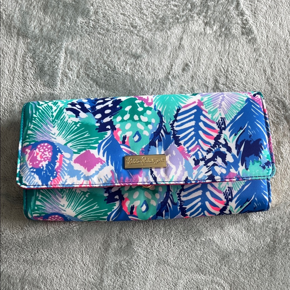 Lilly Pulitzer Multicolor Tropical Print Wallet in Blue & Teal